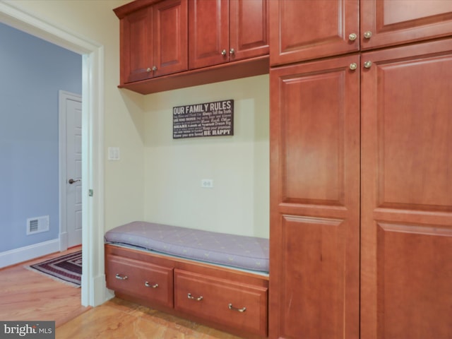 mudroom with visible vents, light wood-style floors, and baseboards