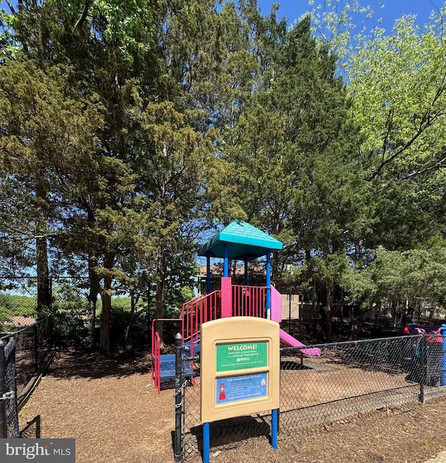 511 N Armistead St Unit T2, Alexandria, VA 22312 - community playground featuring fence