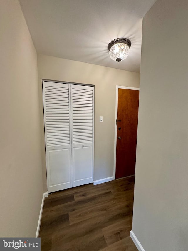 511 N Armistead St Unit T2, Alexandria, VA 22312 - entrance foyer featuring baseboards and dark wood-style flooring