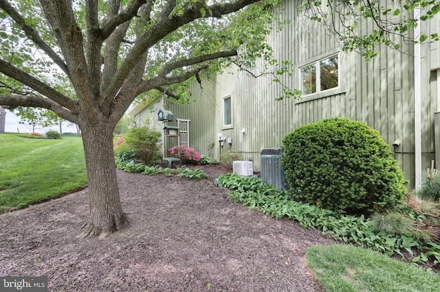 6 Pond Ridge Ln, Hanover, PA 17331 - view of grassy yard featuring central AC unit
