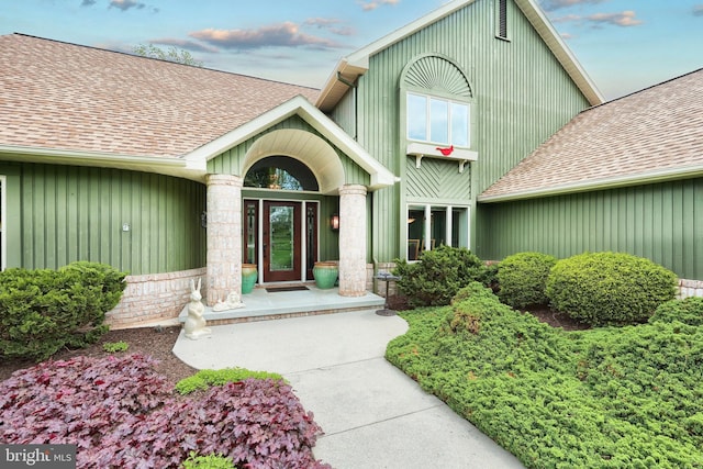 6 Pond Ridge Ln, Hanover, PA 17331 - property entrance with a shingled roof