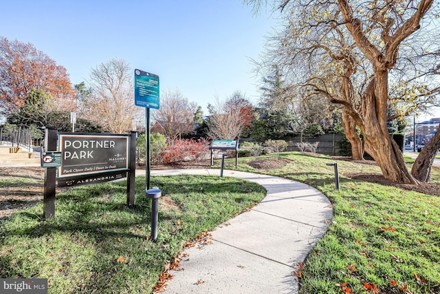 515 N Washington St Unit 404, Alexandria, VA 22314 - surrounding community with a lawn