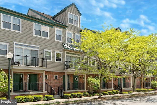 324 Jefferson Ave Unit 25, Downingtown, PA 19335 - multi unit property featuring brick siding