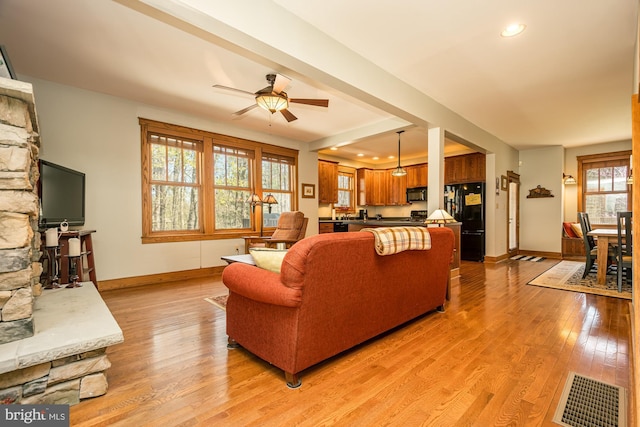 living room featuring ceiling fan, light wood-style floors, recessed lighting, baseboards, and visible vents