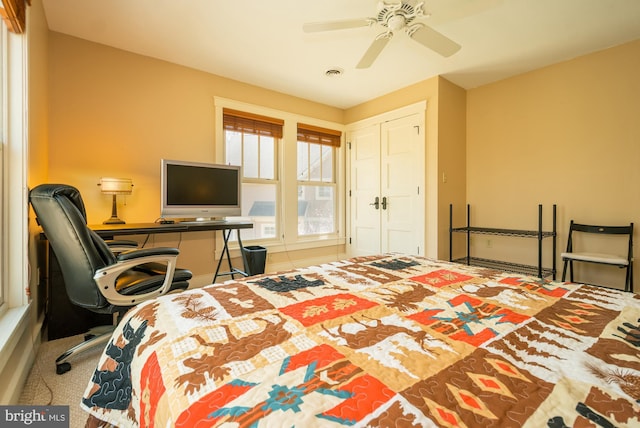 bedroom with visible vents, a ceiling fan, carpet, and a closet