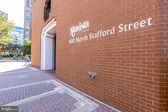 900 Stafford St N Unit 2222, Arlington, VA 22203 - exterior space featuring a city view and brick siding