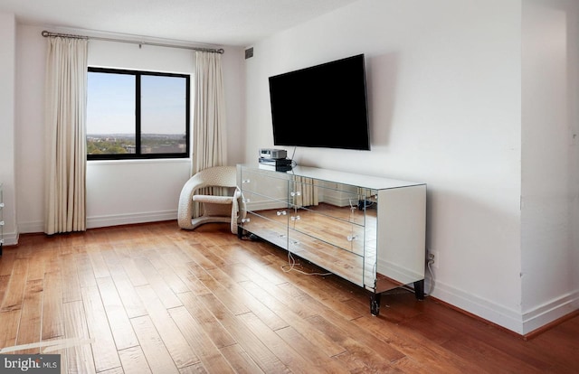900 Stafford St N Unit 2222, Arlington, VA 22203 - bedroom with wood-type flooring, visible vents, and baseboards