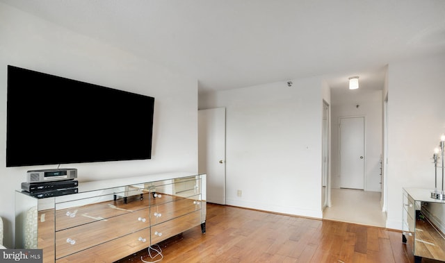 900 Stafford St N Unit 2222, Arlington, VA 22203 - living room with light wood-style floors and baseboards