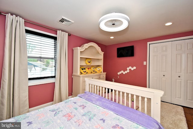 bedroom featuring visible vents, wood finished floors, a closet, and recessed lighting