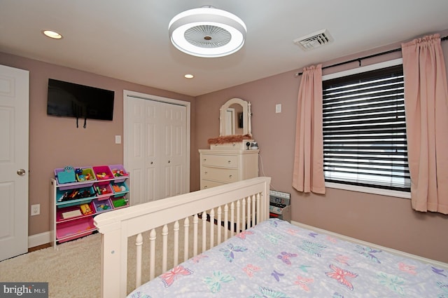 bedroom featuring visible vents, a closet, recessed lighting, and baseboards