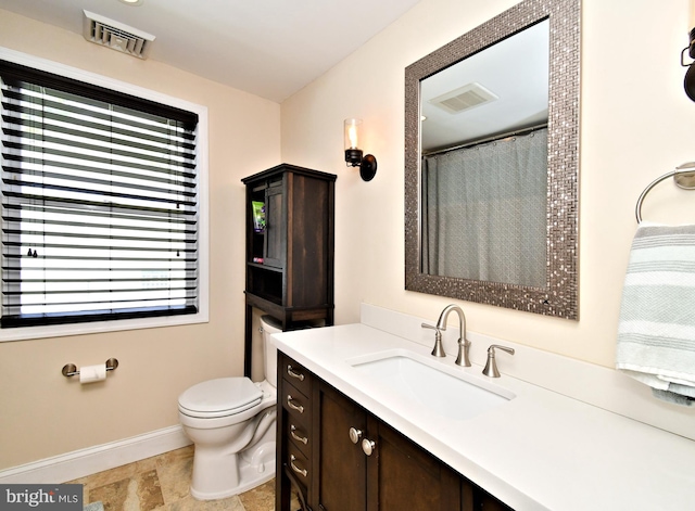 full bath with visible vents, toilet, vanity, and baseboards