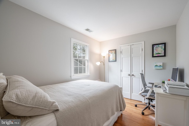 403 Thomas St, Alexandria, VA 22302 - bedroom with visible vents, light wood finished floors, and a closet