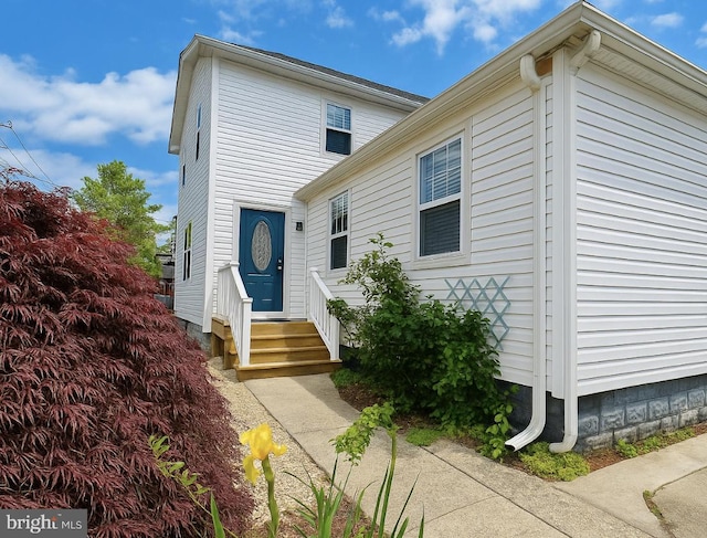 view of front of house featuring entry steps