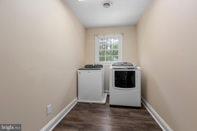 washroom featuring washer and clothes dryer, dark wood-style flooring, and baseboards