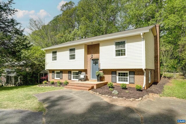 209 Old Lynchburg Rd, Charlottesville, VA 22903 - raised ranch with fence, covered porch, a front yard, and brick siding