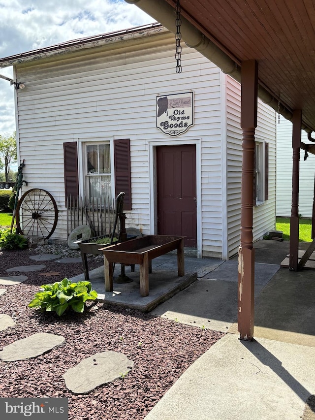 doorway to property featuring a patio