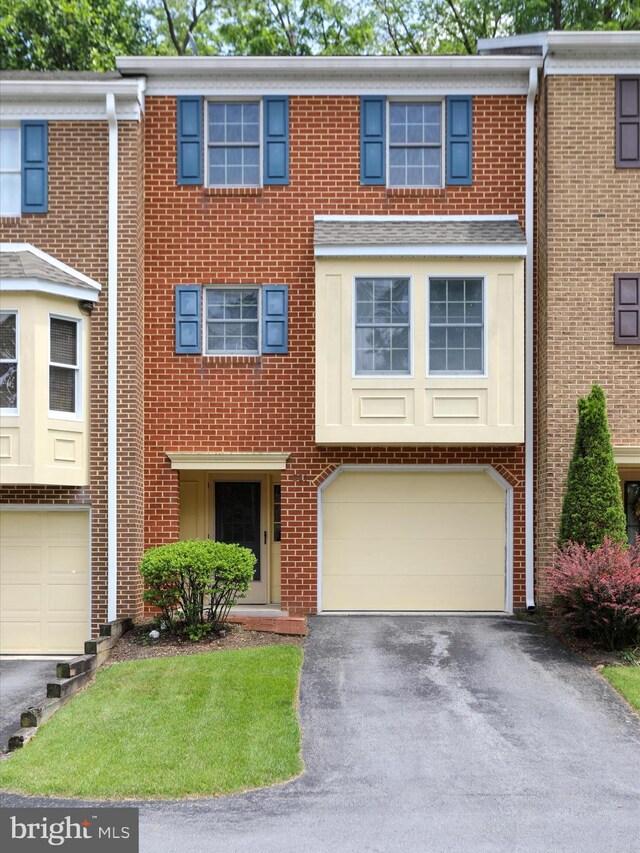 321 Valley View Dr, Waynesboro, PA 17268 - multi unit property with an attached garage, driveway, and brick siding