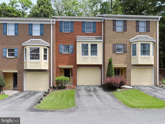 321 Valley View Dr, Waynesboro, PA 17268 - multi unit property with driveway and an attached garage
