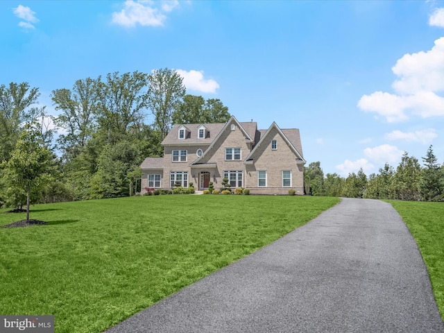view of front of property with a front yard