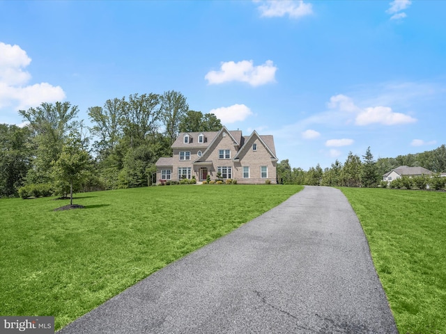 view of front of property with a front yard