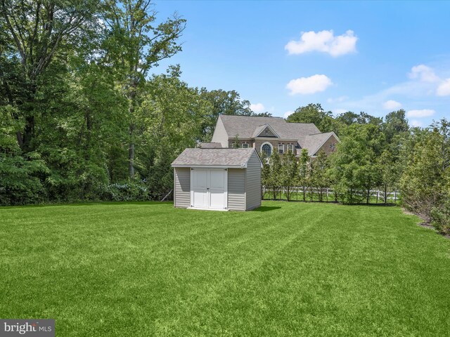view of yard with a storage unit and an outdoor structure