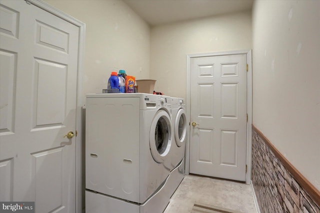 clothes washing area featuring laundry area and washing machine and dryer