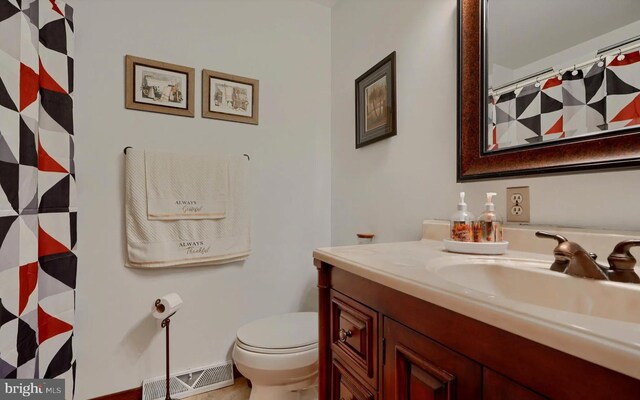 20416 Old York Rd, White Hall, MD 21161 - full bath featuring visible vents, curtained shower, toilet, and vanity