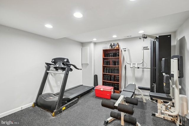 workout area with baseboards, visible vents, and recessed lighting