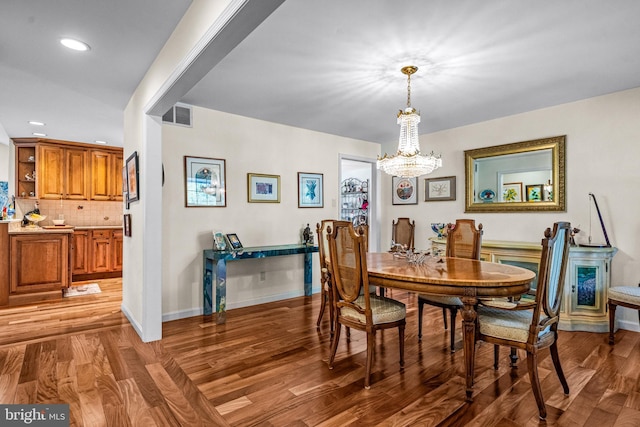 dining room with visible vents, baseboards, an inviting chandelier, recessed lighting, and light wood-style flooring
