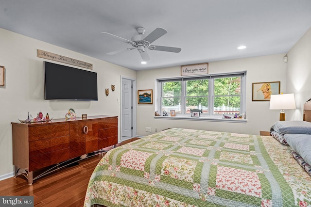 bedroom with dark wood-style flooring, ceiling fan, recessed lighting, and baseboards