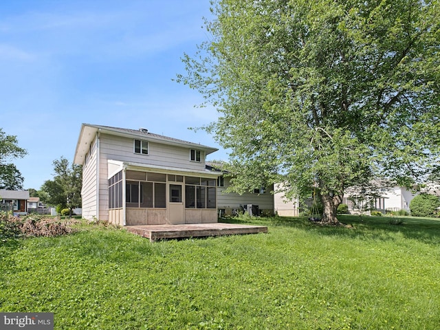 508 Garrick Rd, Hockessin, DE 19707 - back of house with a sunroom and a yard