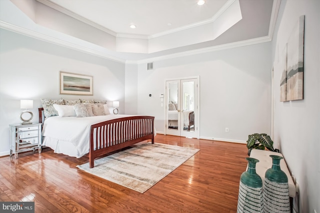 10601 Little Run Farm Ct, Vienna, VA 22182 - bedroom with a raised ceiling, ornamental molding, wood finished floors, and visible vents