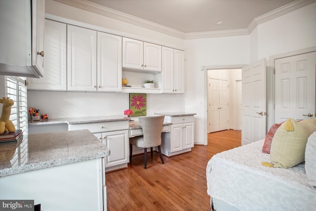 10601 Little Run Farm Ct, Vienna, VA 22182 - bedroom featuring built in study area, ornamental molding, and light wood-style floors