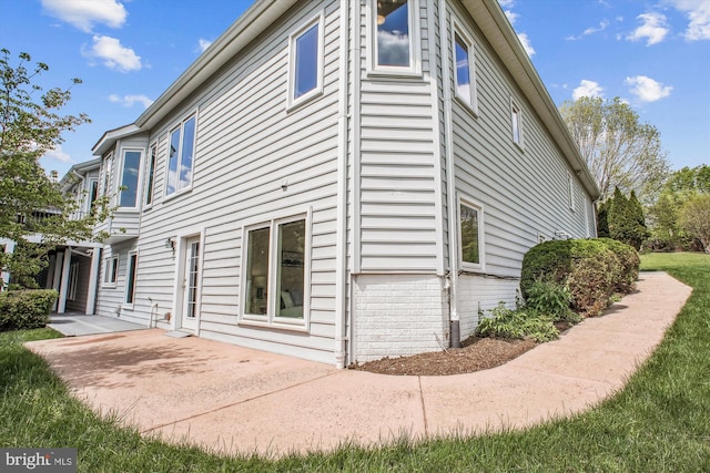 10601 Little Run Farm Ct, Vienna, VA 22182 - view of side of home featuring a patio area