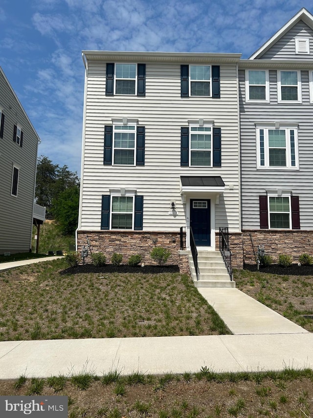 townhome / multi-family property with stone siding
