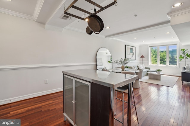 kitchen featuring recessed lighting, a center island, baseboards, and dark wood-style flooring