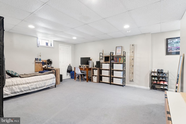 bedroom featuring carpet flooring, recessed lighting, and a paneled ceiling