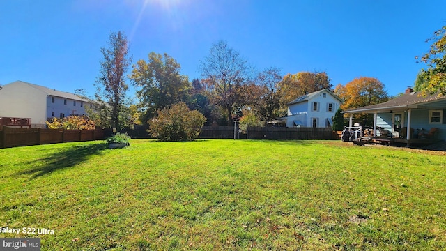 view of yard featuring a fenced backyard