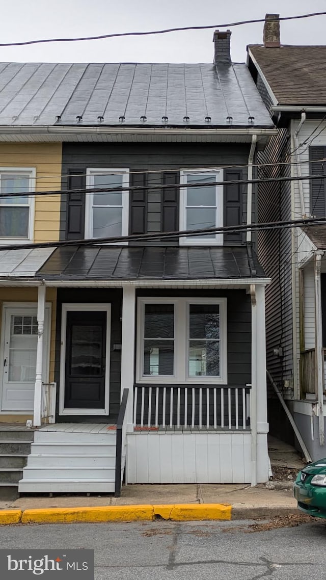 226 W Franklin St, Womelsdorf, PA 19567 - view of front of home featuring a porch