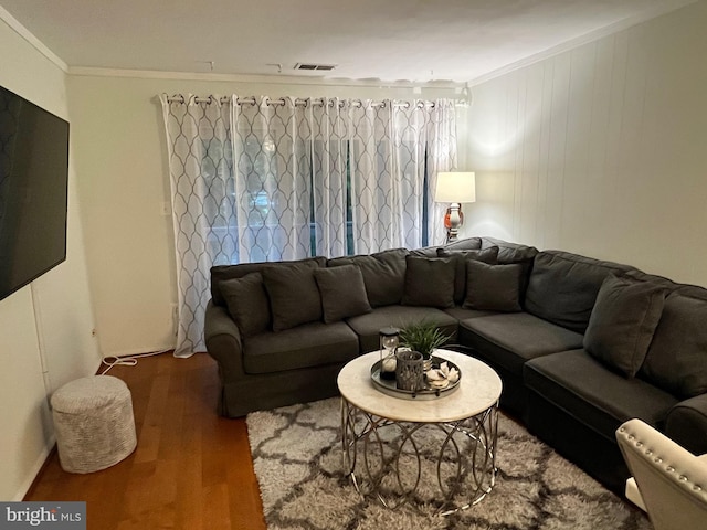 5814 Royal Ridge Dr Unit Q, Springfield, VA 22152 - living area featuring visible vents, crown molding, and wood finished floors