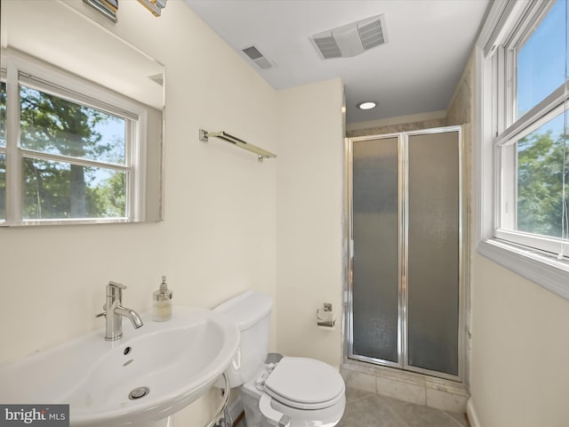 bathroom with visible vents, a sink, and a wealth of natural light