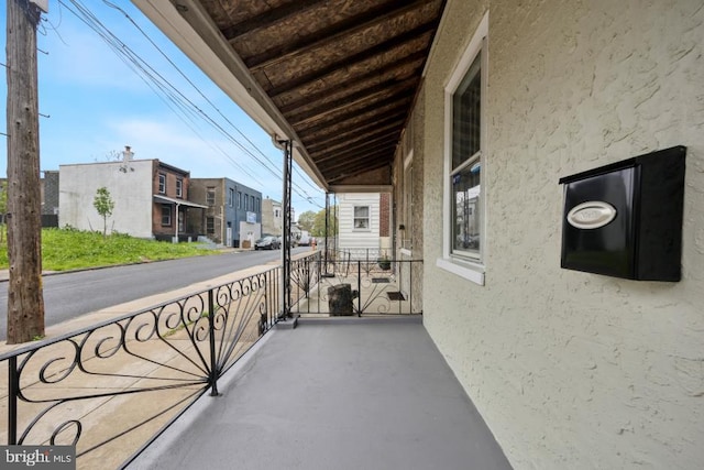 balcony featuring covered porch