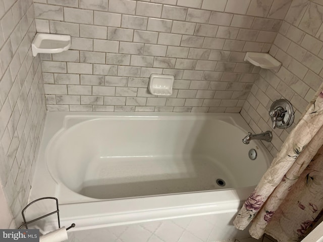 bathroom with shower / tub combo with curtain