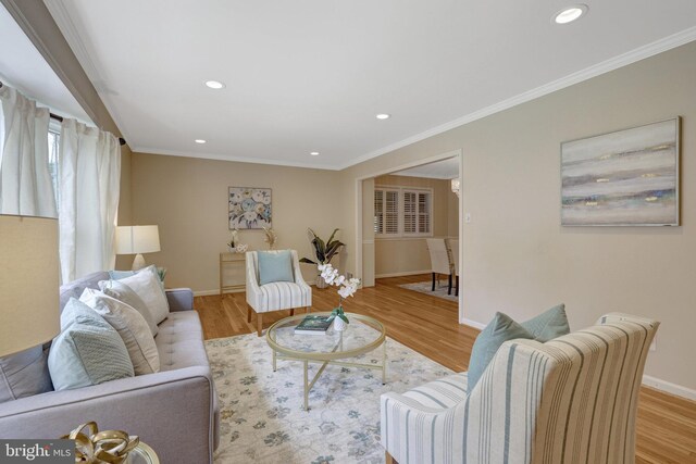 4303 S Valiant Ct, Annandale, VA 22003 - living area featuring baseboards, wood finished floors, recessed lighting, and ornamental molding