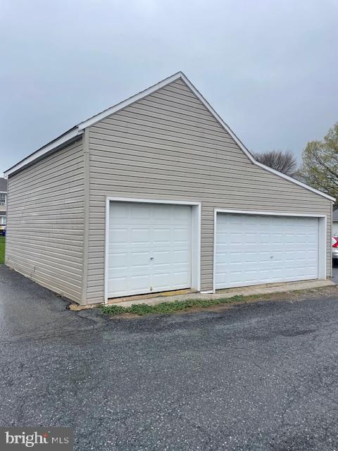 view of detached garage