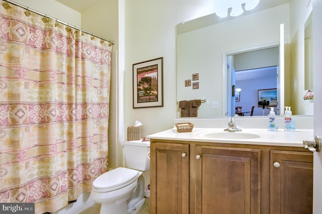 full bath featuring vanity, curtained shower, and toilet