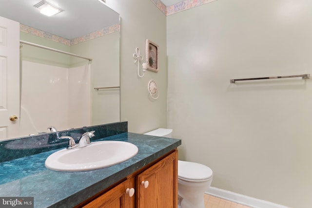 full bath with vanity, toilet, tile patterned floors, baseboards, and a shower with curtain