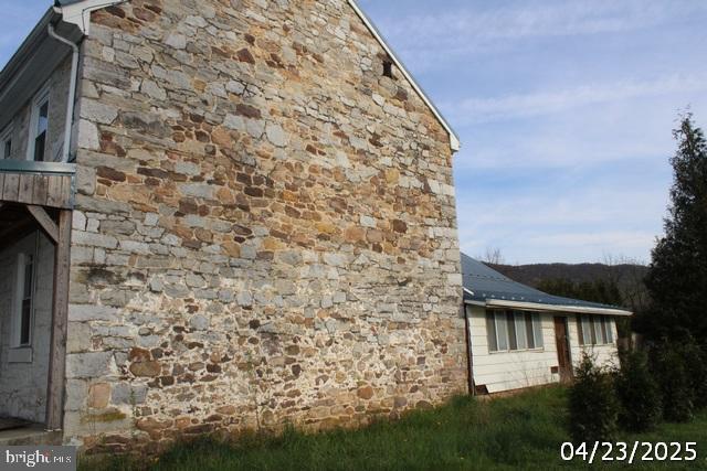 9635 Upper Strasburg Rd, Upperstrasburg, PA 17265 - view of side of property with stone siding