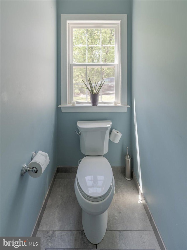 bathroom featuring baseboards and toilet