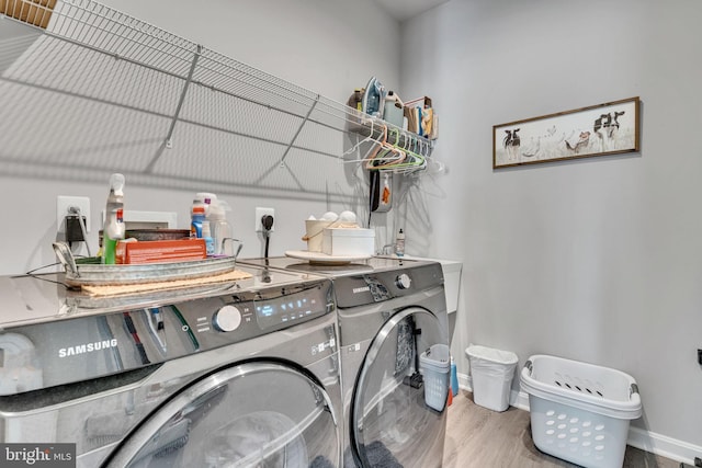 9937 Sodus Ct, Faulkner, MD 20632 - laundry area featuring laundry area, wood finished floors, baseboards, and washer and dryer